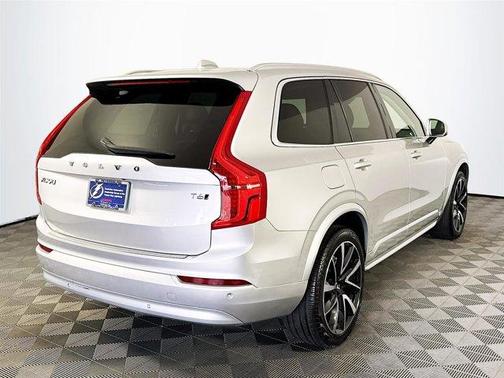 2022 Volvo XC90 T6 Momentum 7 Passenger