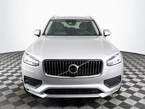 2022 Volvo XC90 T6 Momentum 7 Passenger