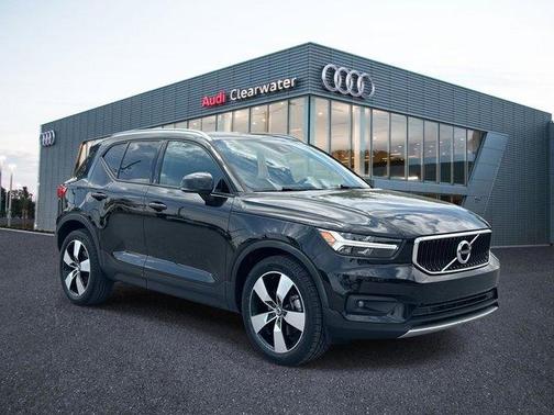 2021 Volvo XC40 T4 Momentum