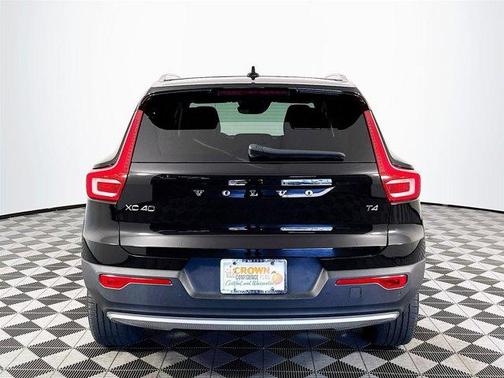 2021 Volvo XC40 T4 Momentum