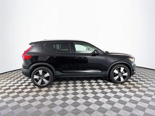 2021 Volvo XC40 T4 Momentum