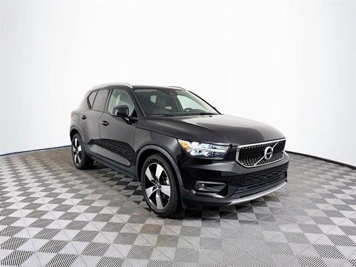 2021 Volvo XC40 T4 Momentum