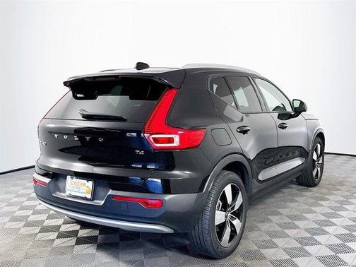 2021 Volvo XC40 T4 Momentum