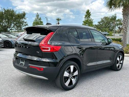 2021 Volvo XC40 T4 Momentum