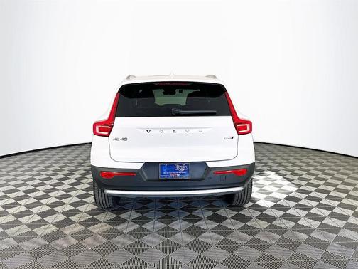 2025 Volvo XC40 B5 Plus Bright Theme