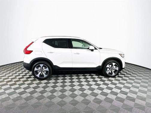 2025 Volvo XC40 B5 Plus Bright Theme