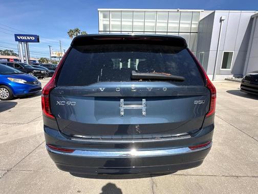 2025 Volvo XC90 B5 Plus 7-Seater