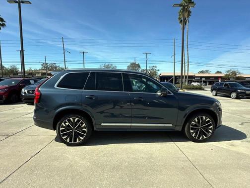 2025 Volvo XC90 B5 Plus 7-Seater
