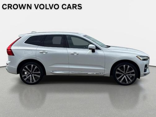 Crystal White 2023 Volvo XC60 B5 Ultimate Bright Theme