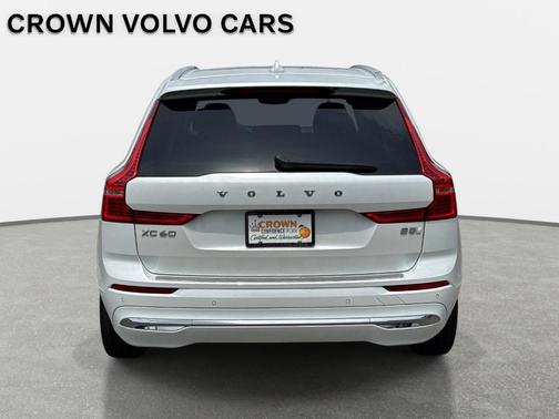 Crystal White 2023 Volvo XC60 B5 Ultimate Bright Theme
