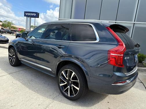 2025 Volvo XC90 B5 Plus