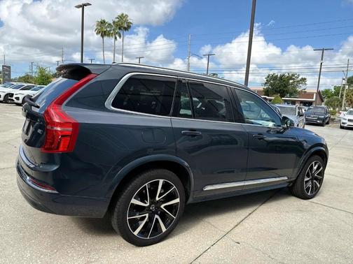 2025 Volvo XC90 B5 Plus