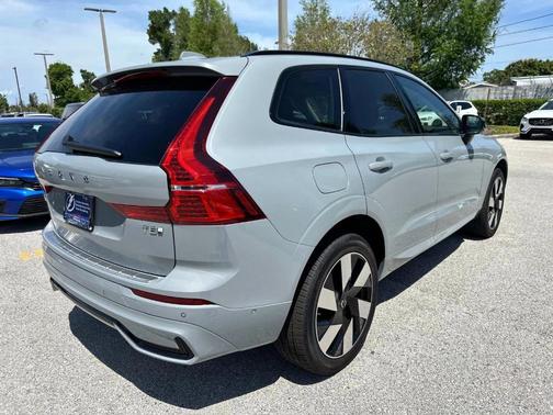 2025 Volvo XC60 Plug-In Hybrid T8 Plus