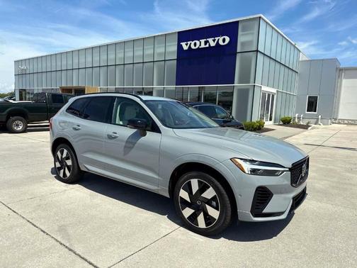 2025 Volvo XC60 Plug-In Hybrid T8 Plus