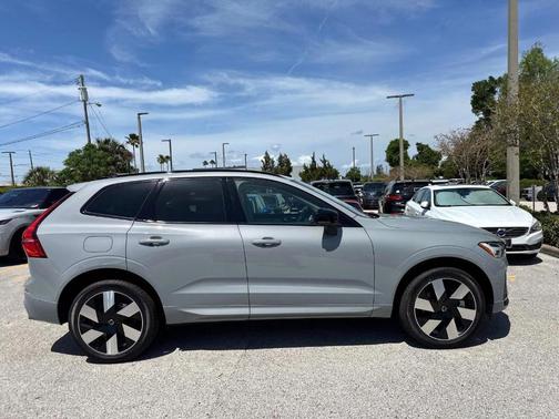 2025 Volvo XC60 Plug-In Hybrid T8 Plus