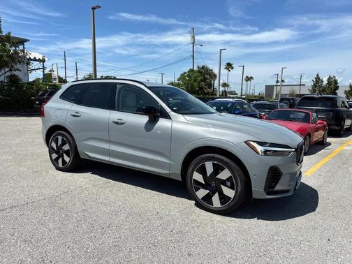 2025 Volvo XC60 Plug-In Hybrid T8 Plus