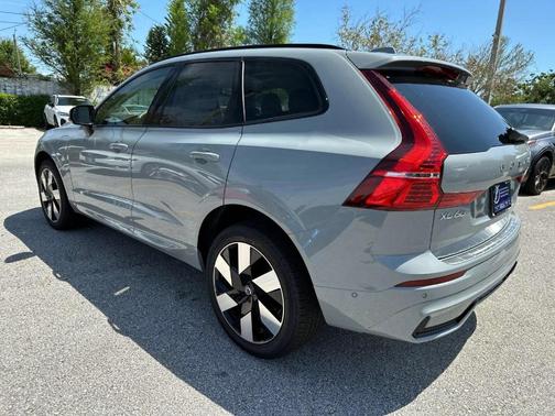 2025 Volvo XC60 Plug-In Hybrid T8 Plus