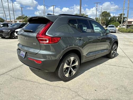 2026 Volvo XC40 B5 Plus
