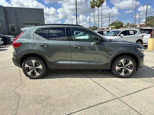 2026 Volvo XC40 B5 Plus