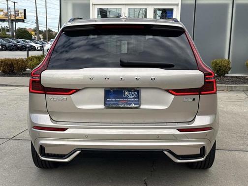 2026 Volvo XC60 B5 Plus