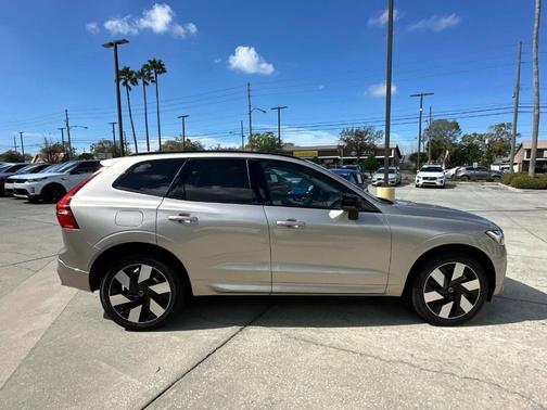 2025 Volvo XC60 Plug-In Hybrid T8 Plus