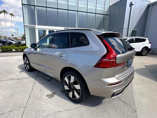 2025 Volvo XC60 Plug-In Hybrid T8 Plus