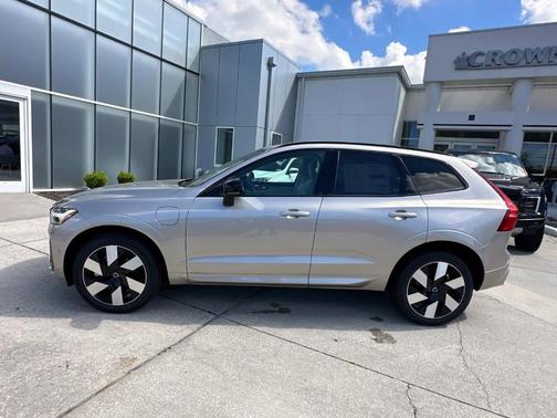 2025 Volvo XC60 Plug-In Hybrid T8 Plus