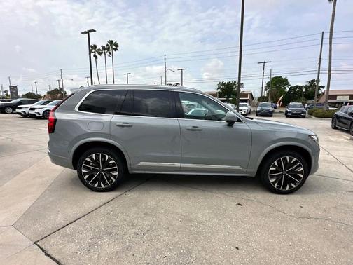 2025 Volvo XC90 B6 Plus 7-Seater