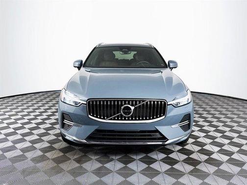 2023 Volvo XC60 B6 Ultimate Bright Theme