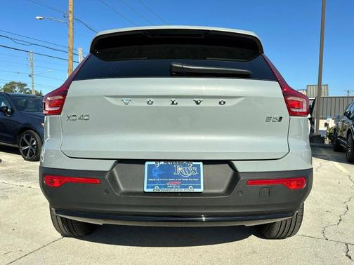 2025 Volvo XC40 B5 Plus Dark Theme