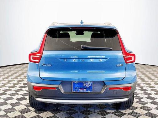 2024 Volvo XC40 B5 Plus Bright Theme