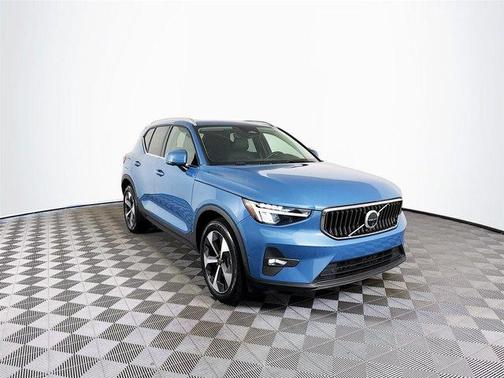 2024 Volvo XC40 B5 Plus Bright Theme