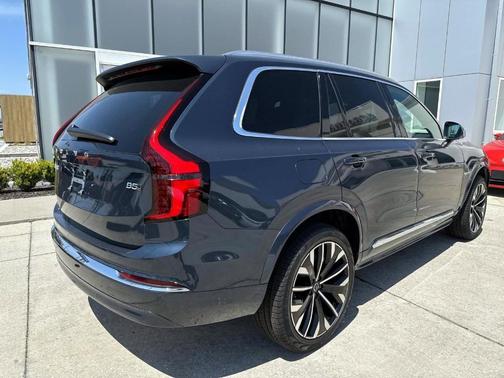2025 Volvo XC90 B5 Core