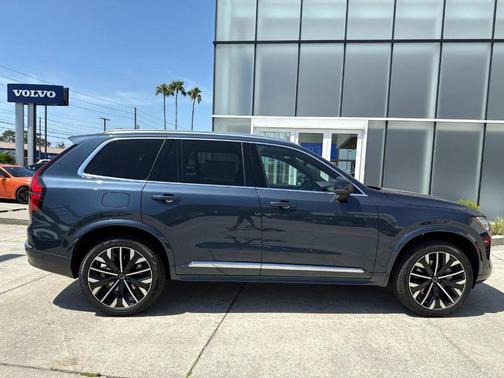 2025 Volvo XC90 B5 Core