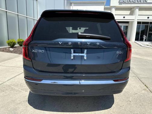 2025 Volvo XC90 B5 Core