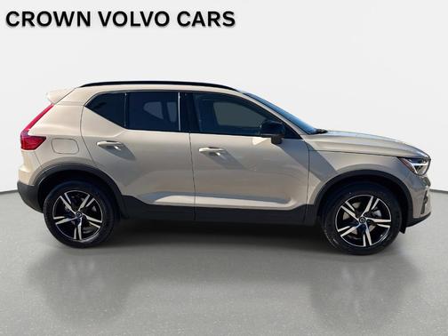 2026 Volvo XC40 B4 Core