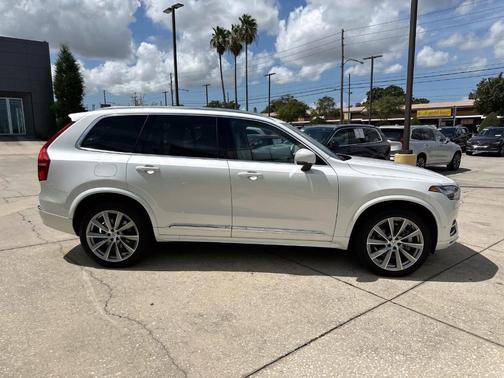 2025 Volvo XC90 B5 Plus