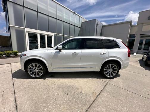 2025 Volvo XC90 B5 Plus
