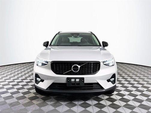 2023 Volvo XC40 B5 Plus Dark Theme