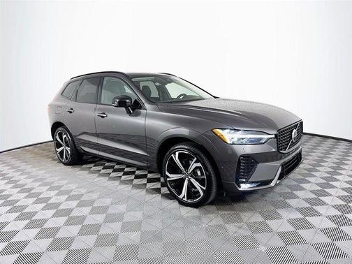 2023 Volvo XC60 B5 Ultimate Dark Theme