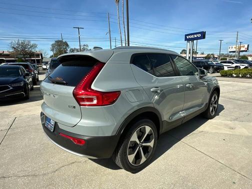 2025 Volvo XC40 B5 Core Bright Theme