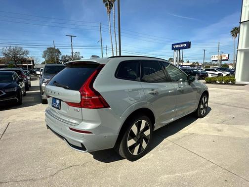 2025 Volvo XC60 Plug-In Hybrid T8 Plus