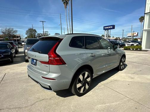 2025 Volvo XC60 Plug-In Hybrid T8 Plus