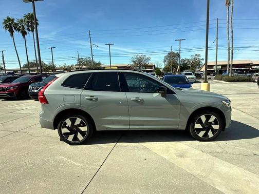 2025 Volvo XC60 Plug-In Hybrid T8 Plus