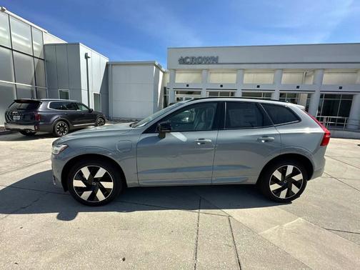 2025 Volvo XC60 Plug-In Hybrid T8 Plus