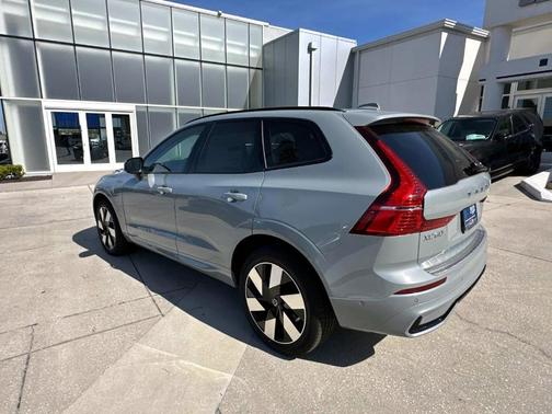 2025 Volvo XC60 Plug-In Hybrid T8 Plus