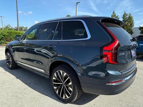 2025 Volvo XC90 B5 Plus 7-Seater