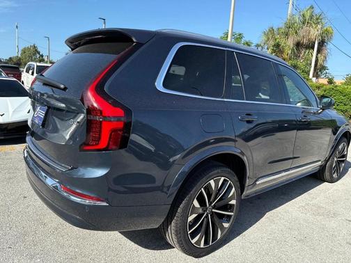 2025 Volvo XC90 B5 Plus 7-Seater