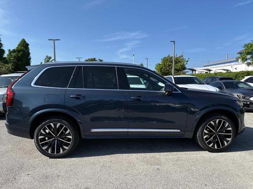 2025 Volvo XC90 B5 Plus 7-Seater