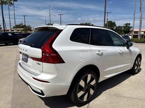 2025 Volvo XC60 Plug-In Hybrid T8 Plus